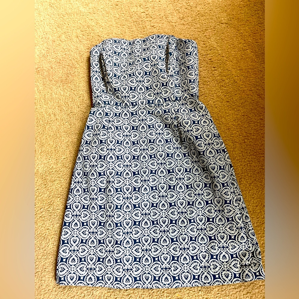 Blue and white patterned strapless dress